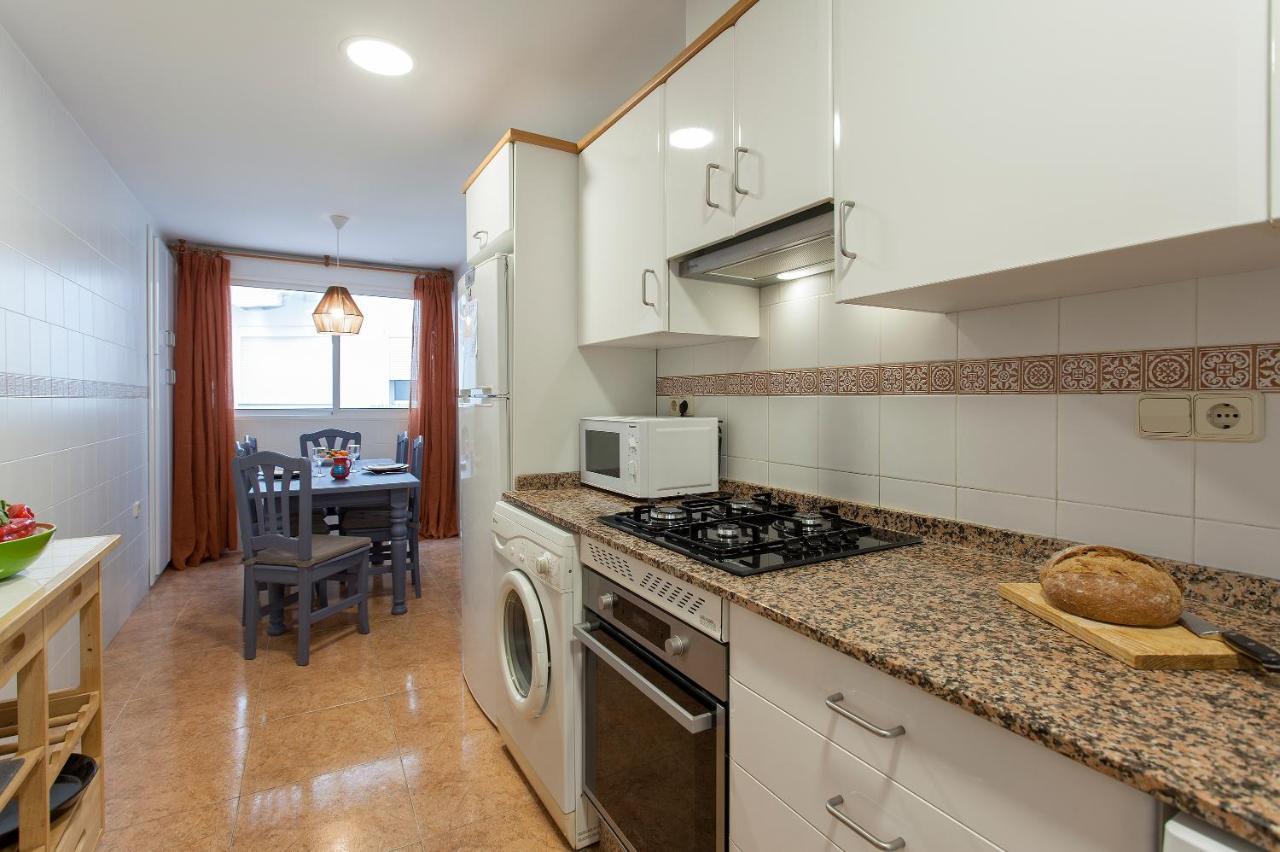 Apartment Near The Marina, Valencia Bagian luar foto