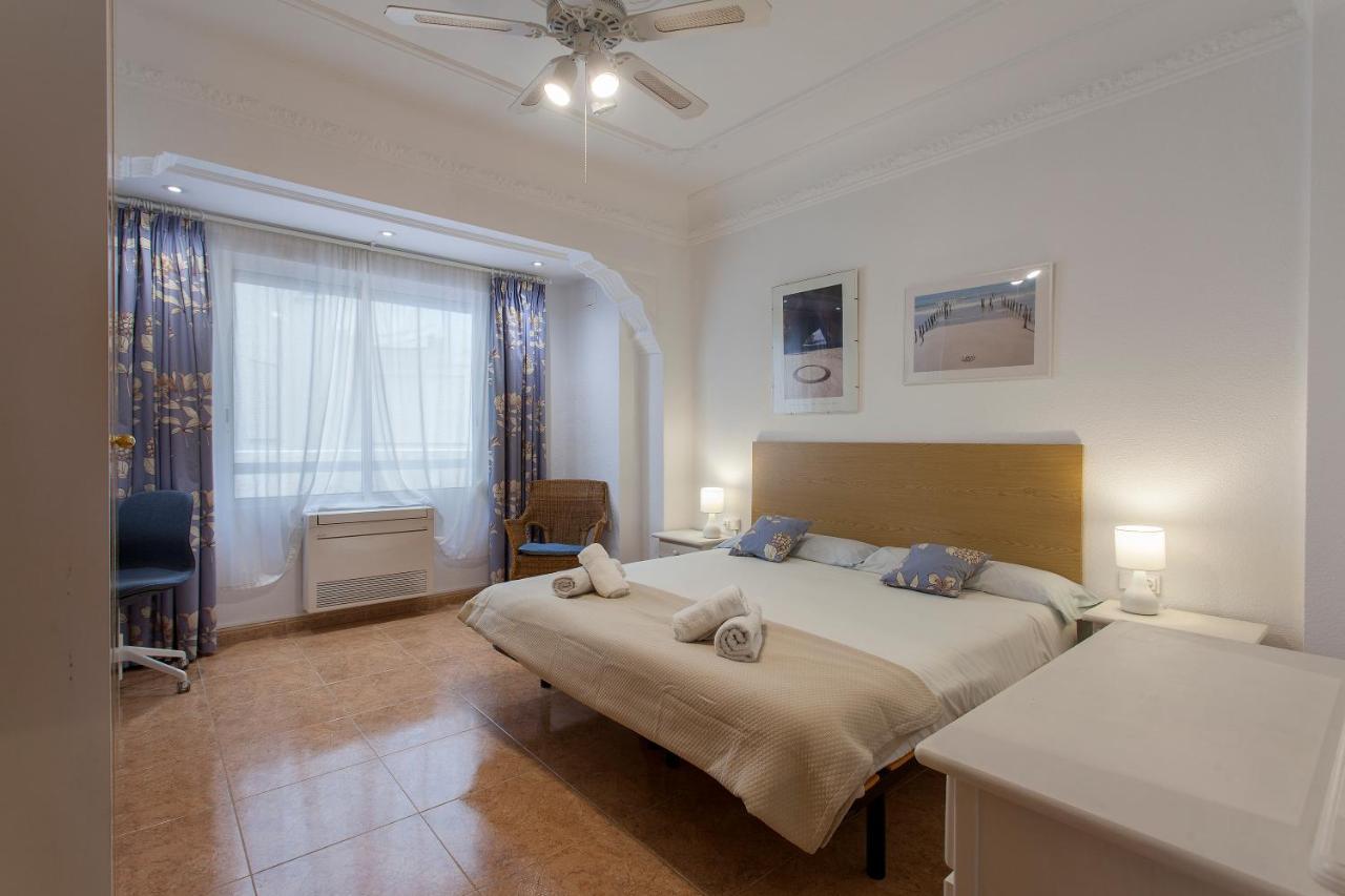 Apartment Near The Marina, Valencia Bagian luar foto
