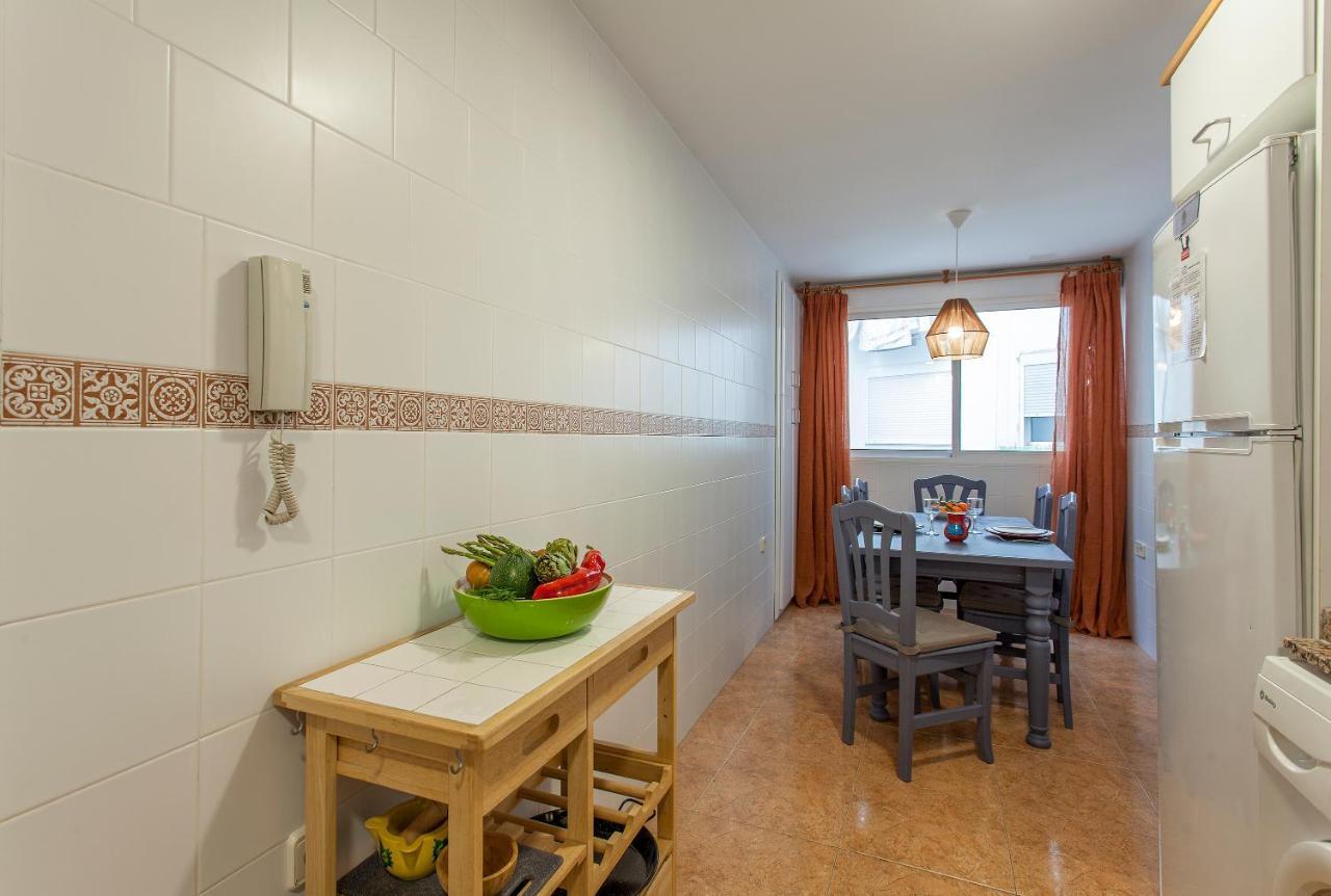 Apartment Near The Marina, Valencia Bagian luar foto