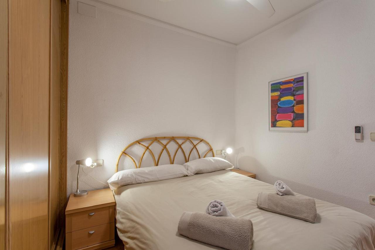 Apartment Near The Marina, Valencia Bagian luar foto