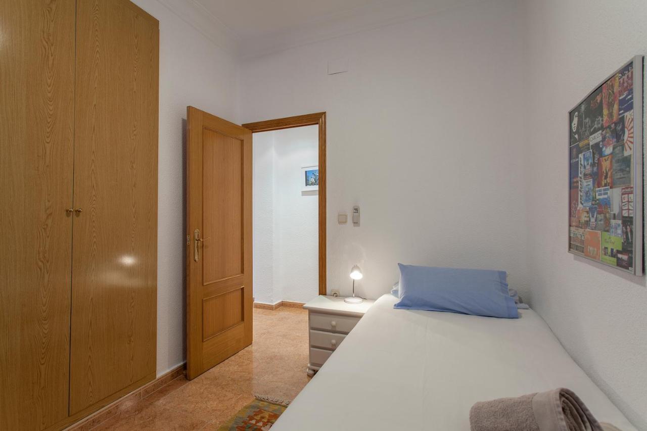 Apartment Near The Marina, Valencia Bagian luar foto