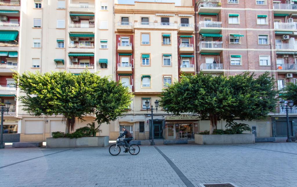 Apartment Near The Marina, Valencia Bagian luar foto